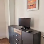 цар калоян Проживание в семье